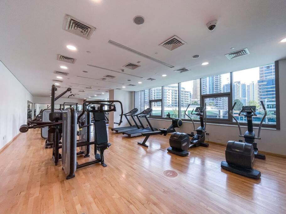 Cozy Studio In Sparkle Tower Jbr By Suiteable Dubai Luaran gambar
