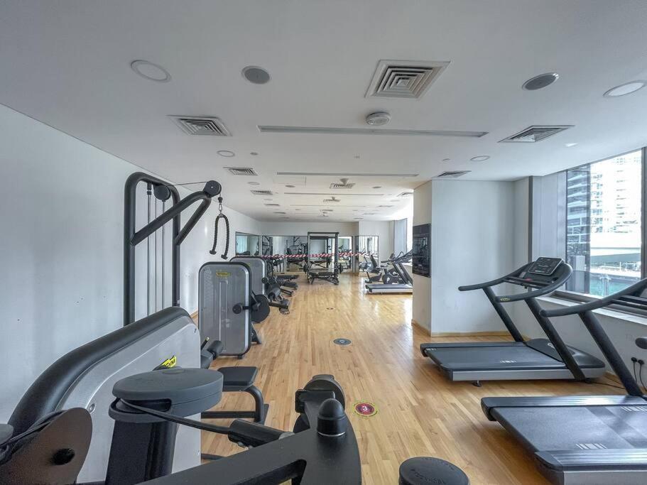 Cozy Studio In Sparkle Tower Jbr By Suiteable Dubai Luaran gambar